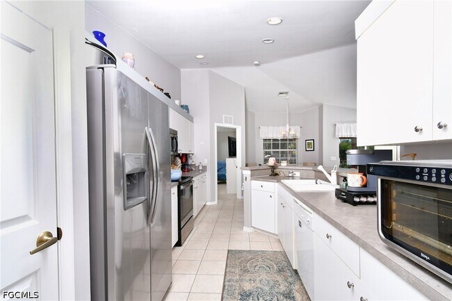 Building Photo - 19999 Lake Vista Cir