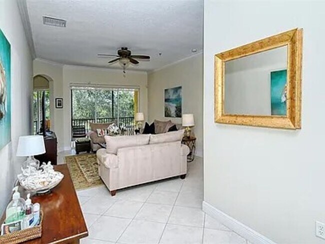 Building Photo - ** 3 MONTH MINIMUM - 9 MONTH MAXIMUM LEASE OPTIONS ** GORGEOUS TURNKEY FURNISHED CONDO LOCATED IN...