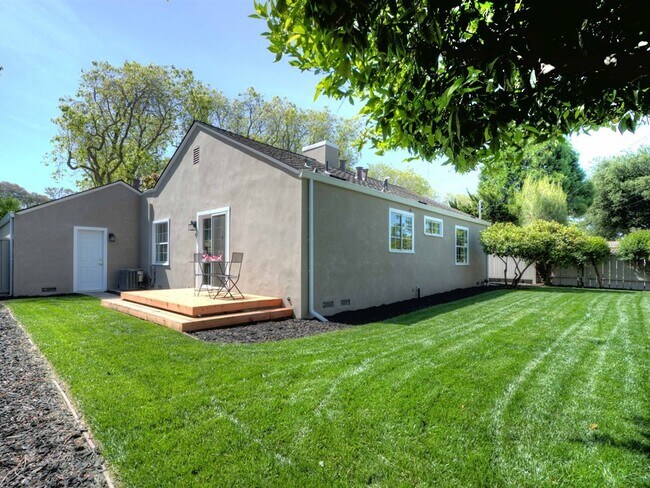 Building Photo - 1545 Walnut Grove Ave