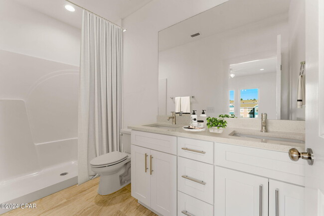 Building Photo - 6997 Patronis Dr