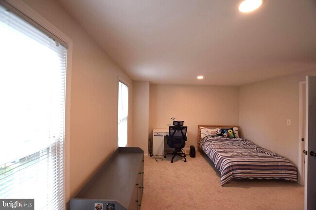 Building Photo - 6560 Lochleigh Ct