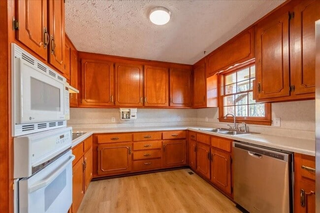 Building Photo - 4967 Macland Rd