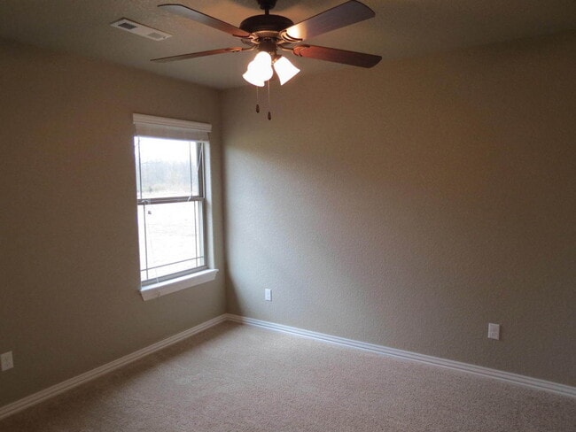 Building Photo - 3 Bedroom 2 bath in Prairie Grove! Corner ...