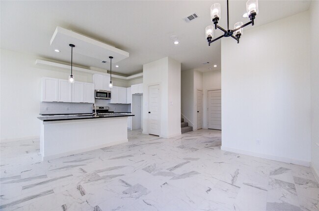 Building Photo - 2919 El Fenice Ln