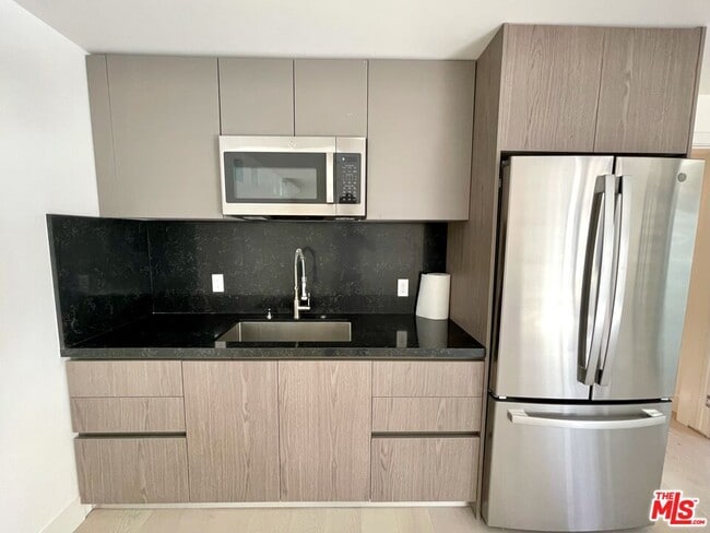 Building Photo - 822 Pacific Ave