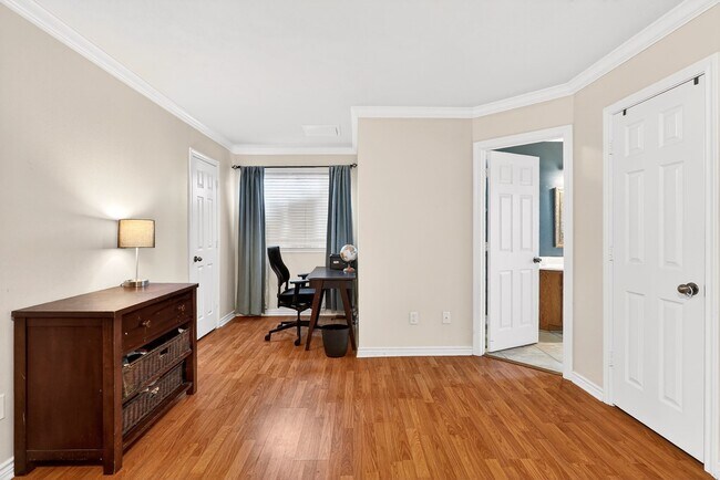 Building Photo - 1308 Roanoke Ct