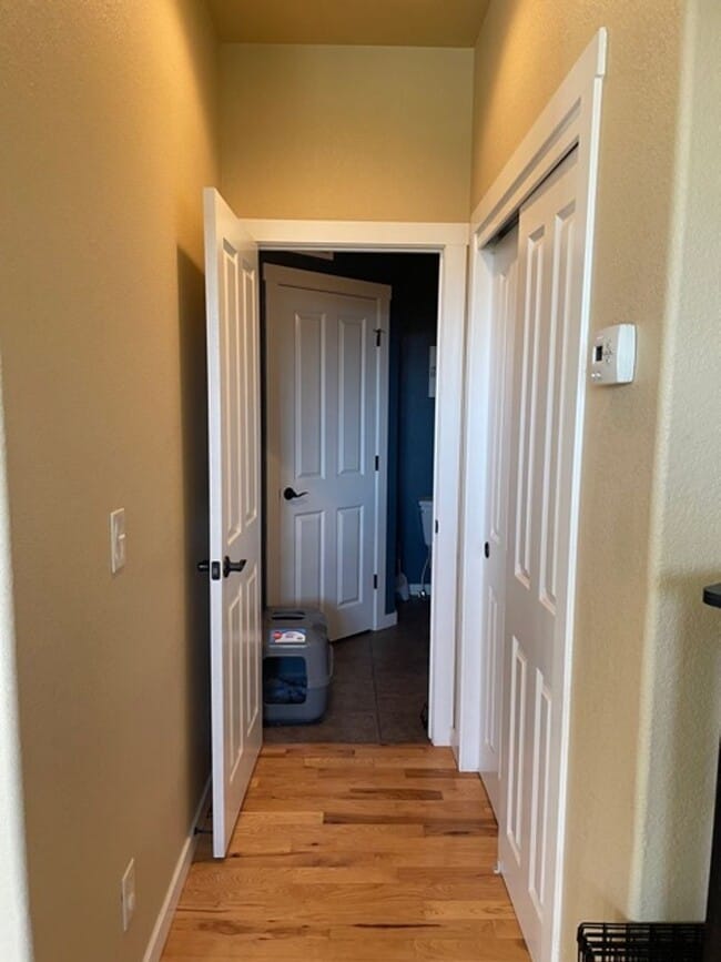 Building Photo - Gorgeous End-Unit Townhome Backing to Open Space!