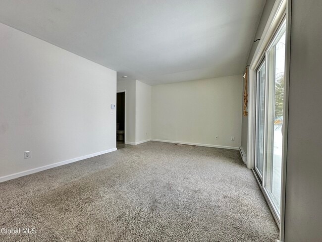 Building Photo - 31 Suncrest Dr