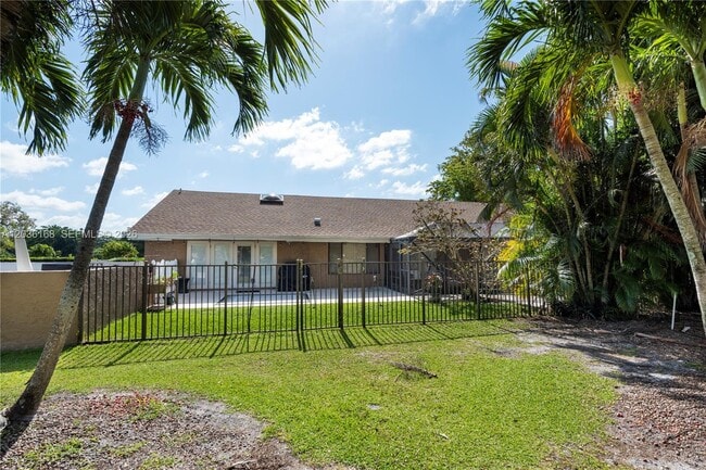 Building Photo - 921 Bayberry Point Dr