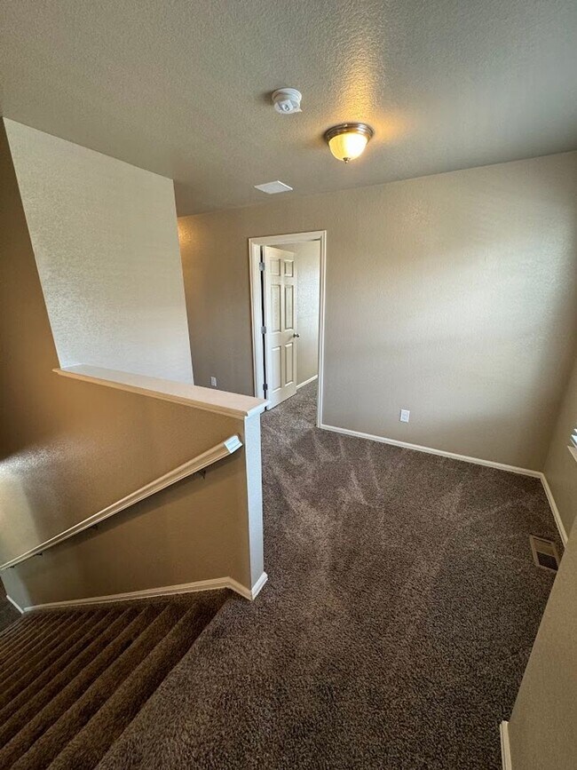 Building Photo - ***$500 Off 1st Months Rent*** Stunning 4BD/3BA Home in North Longmont - Available NOW!