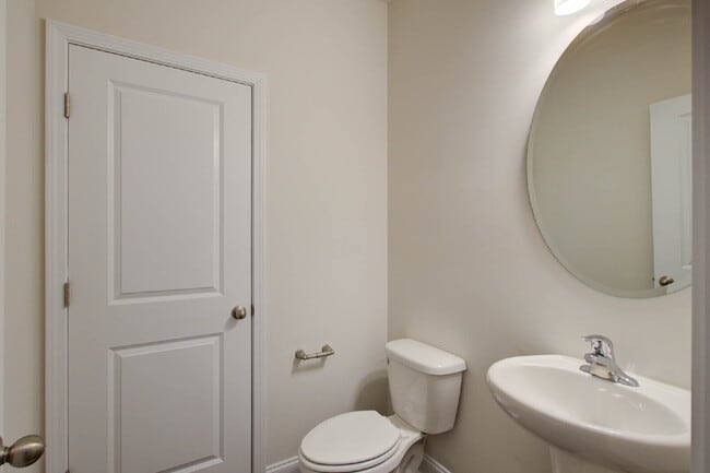 Building Photo - 7821 Montview Rd