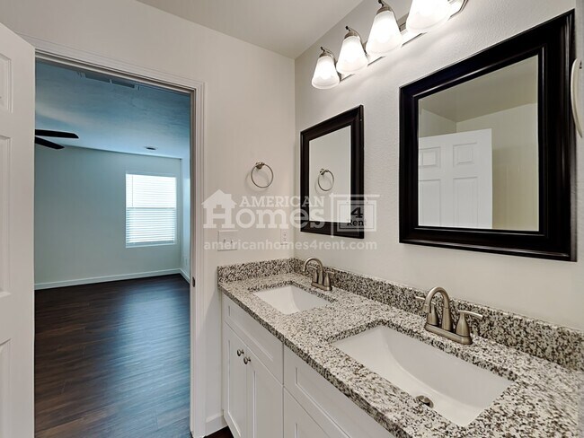 Building Photo - 96 W White Sands Drive