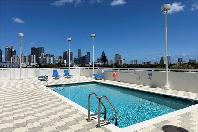 Building Photo - 900 SW 8th St