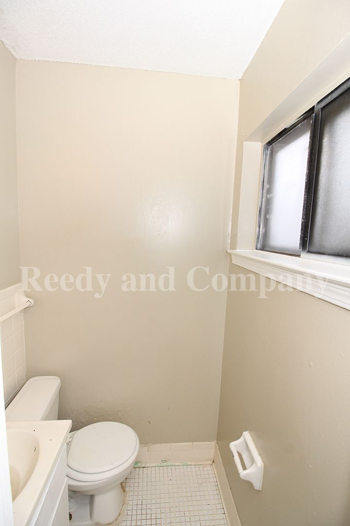 Building Photo - 4557 Spring Valley Dr