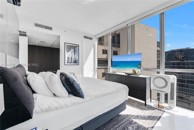 Building Photo - 1100 Biscayne Blvd