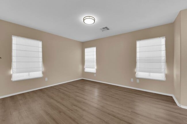 Building Photo - Well Maintained 3 bedrooms/2.5 bathroom Ho...