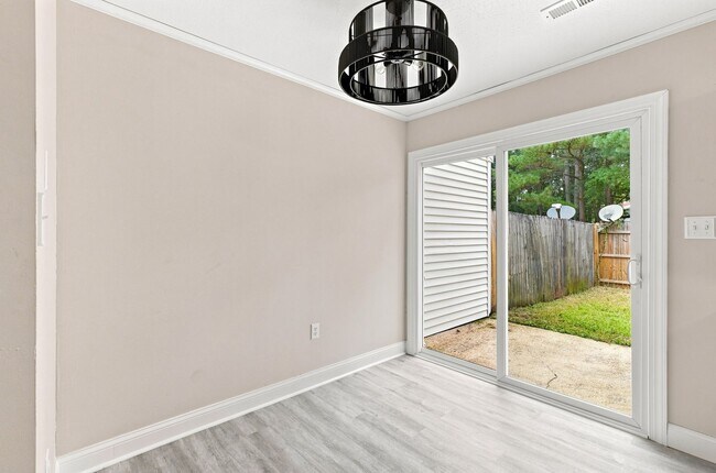 Building Photo - 13 Betty Lee Pl