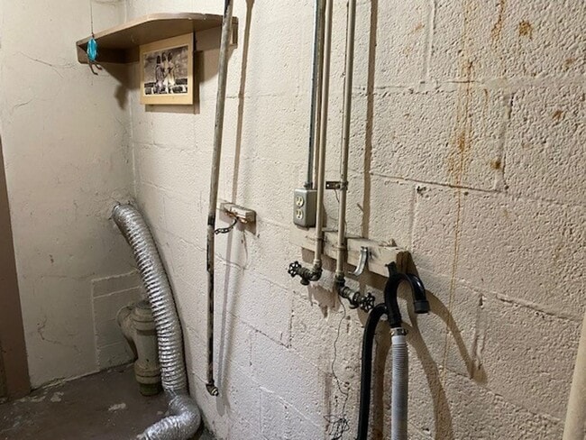 Building Photo - 2302 Kensington St