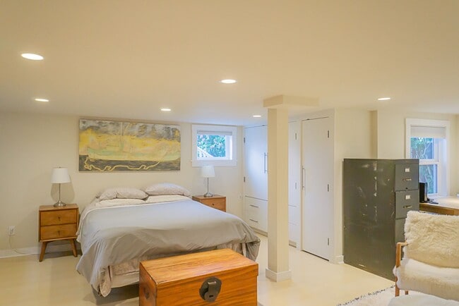 Building Photo - 4bd/2.5ba Seattle Home