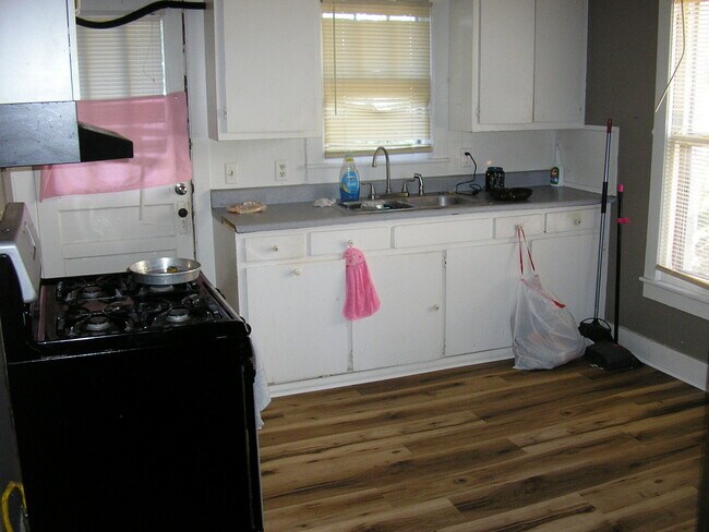 Building Photo - 1625 Catherine Dr