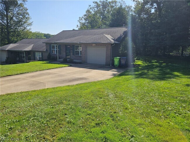 Building Photo - 470 Pheasant Run Rd
