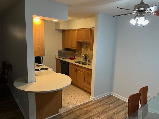 Building Photo - 6105 Knoll Valley Dr