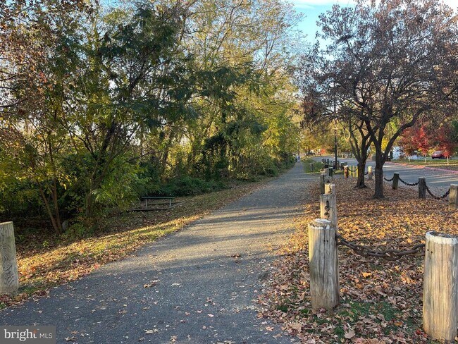 Building Photo - 417 Kemper Rd