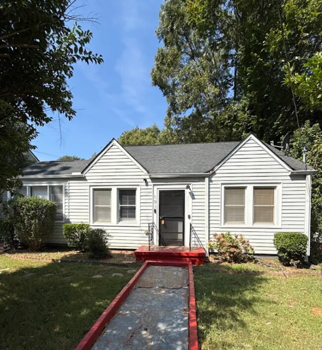 Building Photo - 4 Bed 2 Bath in Atlanta!