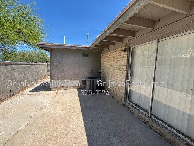 Building Photo - 3648 E Blacklidge Dr