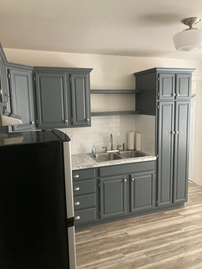 Building Photo - 101 Montrose Ave