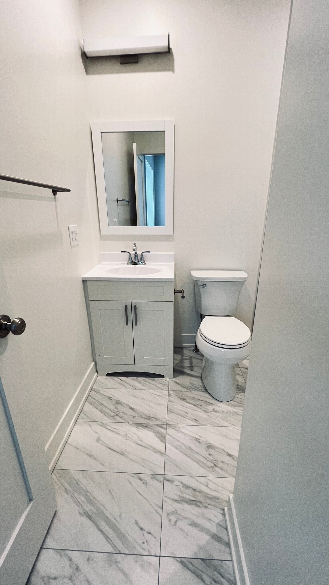 Building Photo - 652 W Gordon Ter