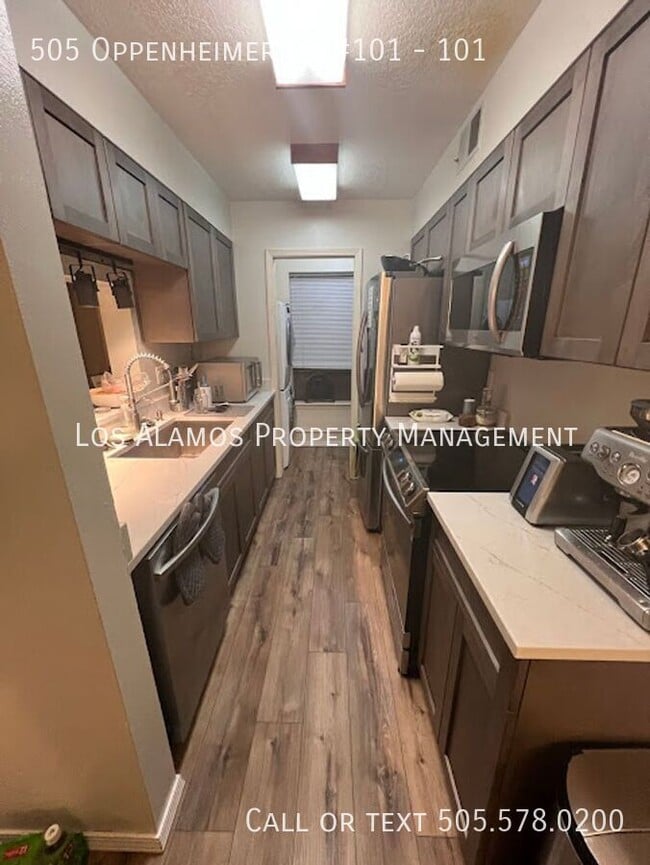 Primary Photo - 505 Oppenheimer Dr