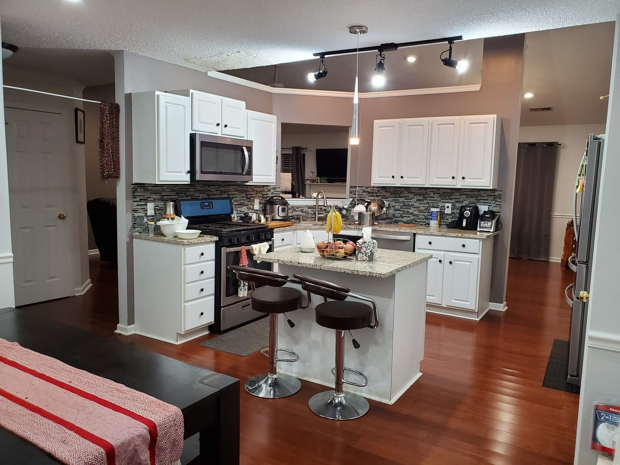 Building Photo - 6 Valley Glen Ct