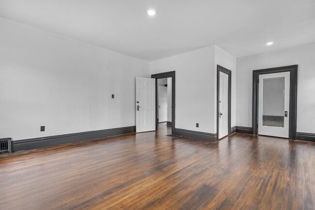 Building Photo - 335 1st St