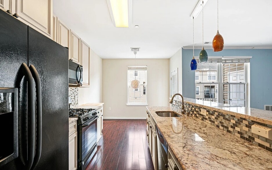 Building Photo - 1333 N 32nd St