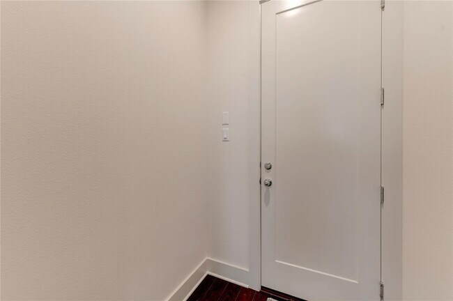 Building Photo - 1531 N Red Bud Ln