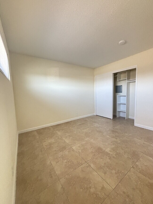 Building Photo - Secure, All-Inclusive 2-Bed with Wi-Fi & U...