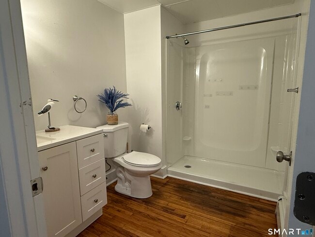 Building Photo - 187 Bank St