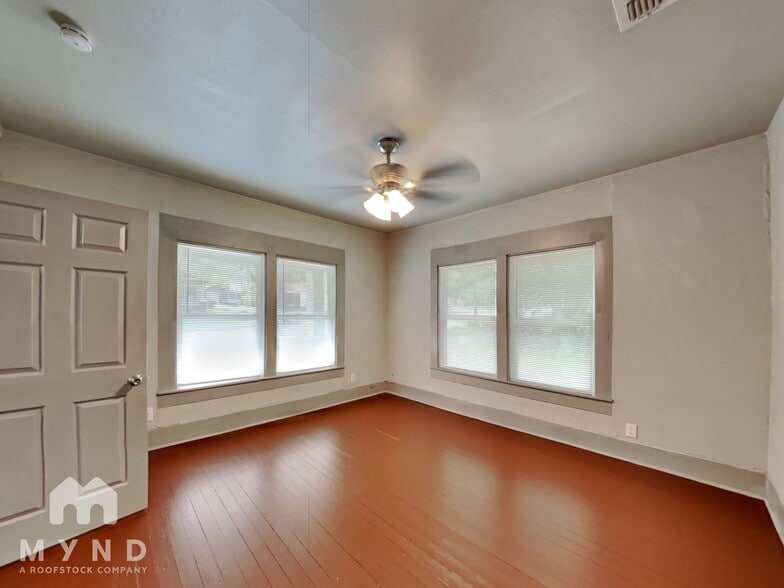 Building Photo - 114 S Lamar St