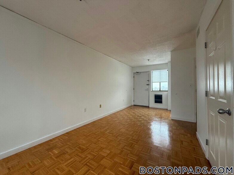 Building Photo - 147 Kelton St