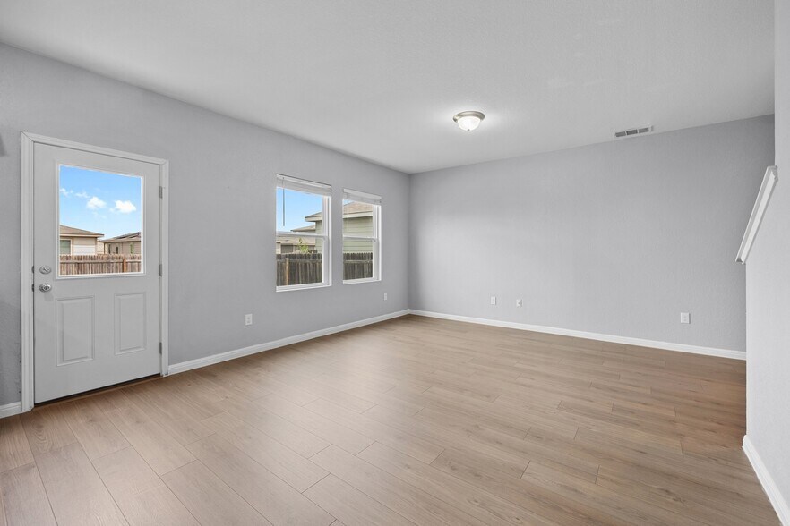 Building Photo - 320 Bell Rings Dr