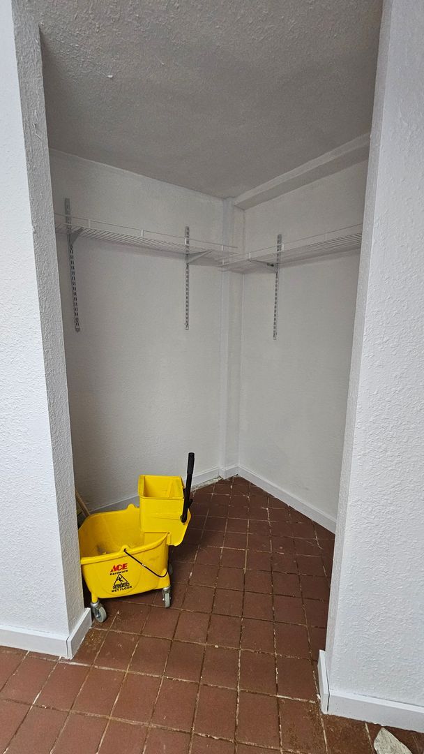 Building Photo - Ore