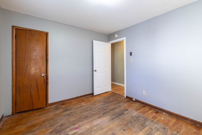 Building Photo - 2139 W Gilbert Ln