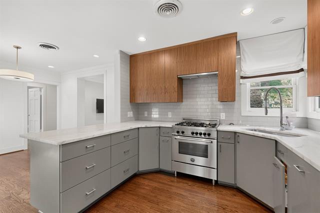 Building Photo - 2323 Barberry Dr