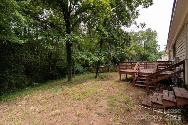 Building Photo - 4713 Belle Plaine Dr