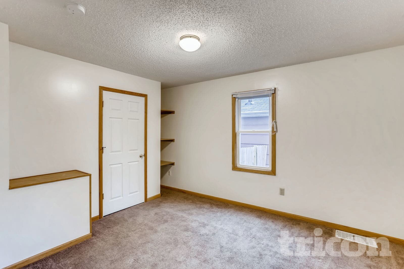 Building Photo - 2144 Sherwood Ave