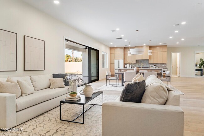 Building Photo - 5540 E Dahlia Dr