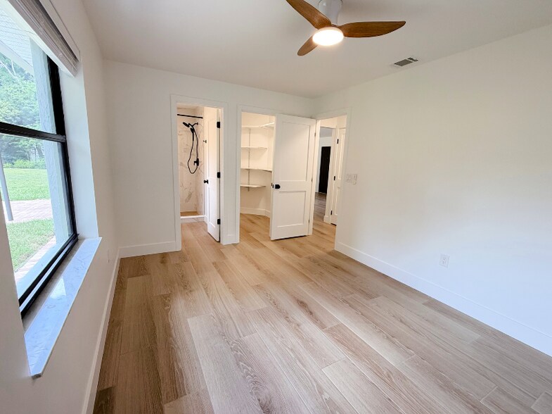 Building Photo - 3278 E Crown Dr
