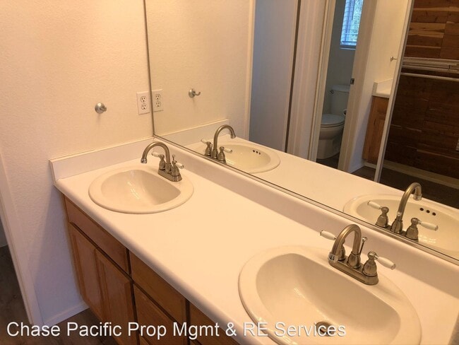 Building Photo - 2 br, 2 bath House - 11829 Spruce Run Dr. #A