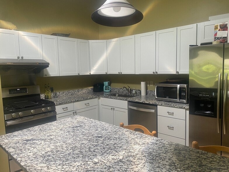 Building Photo - 9720 Cimarron Cir